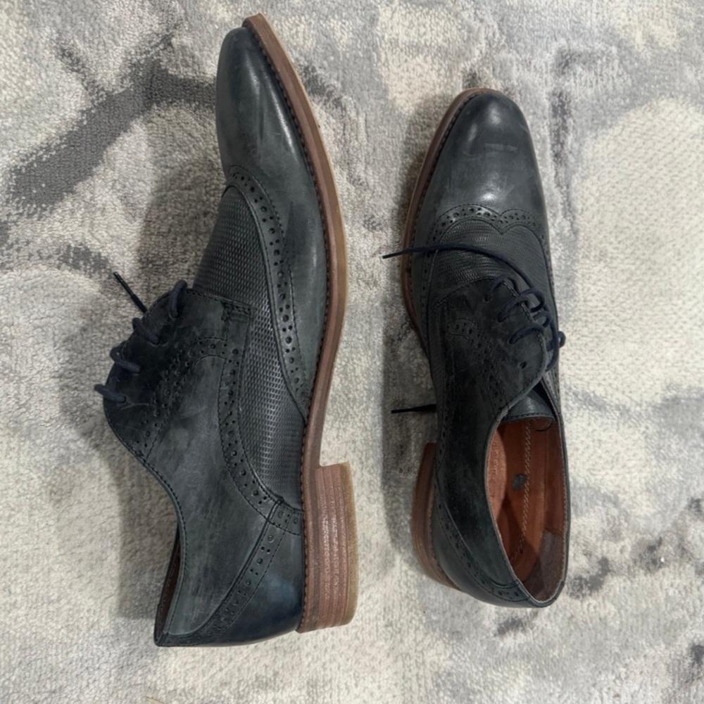 Men’s dress shoes size 10.5